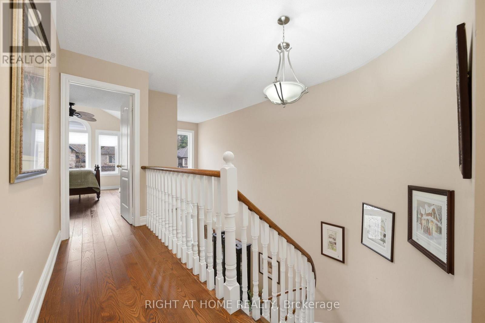 2121 Pinevalley Crescent Property Photo 18