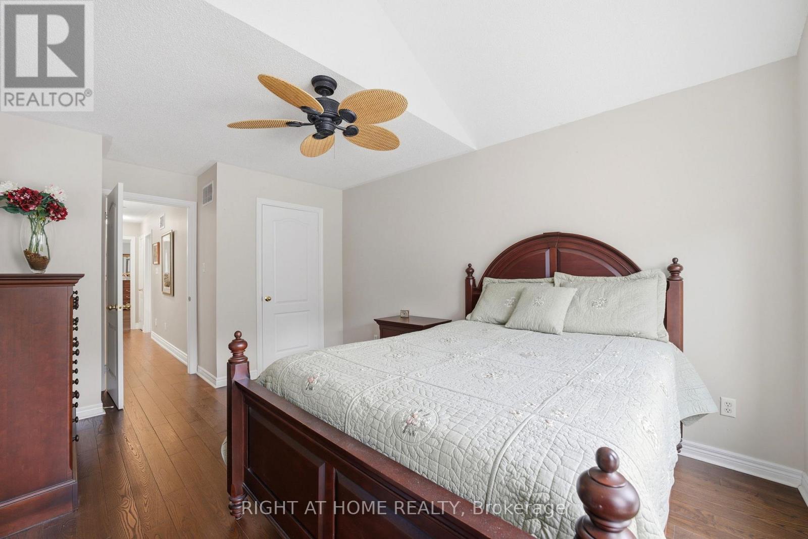 2121 Pinevalley Crescent Property Photo 25