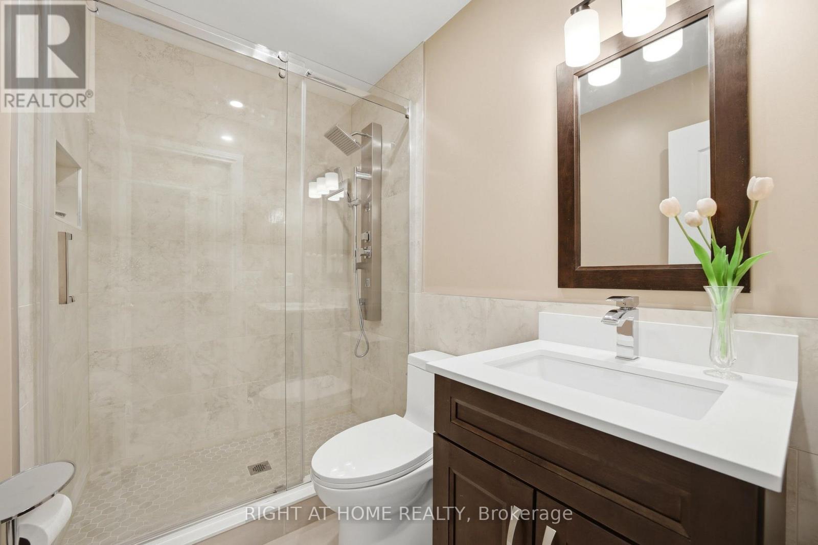 2121 Pinevalley Crescent Property Photo 26