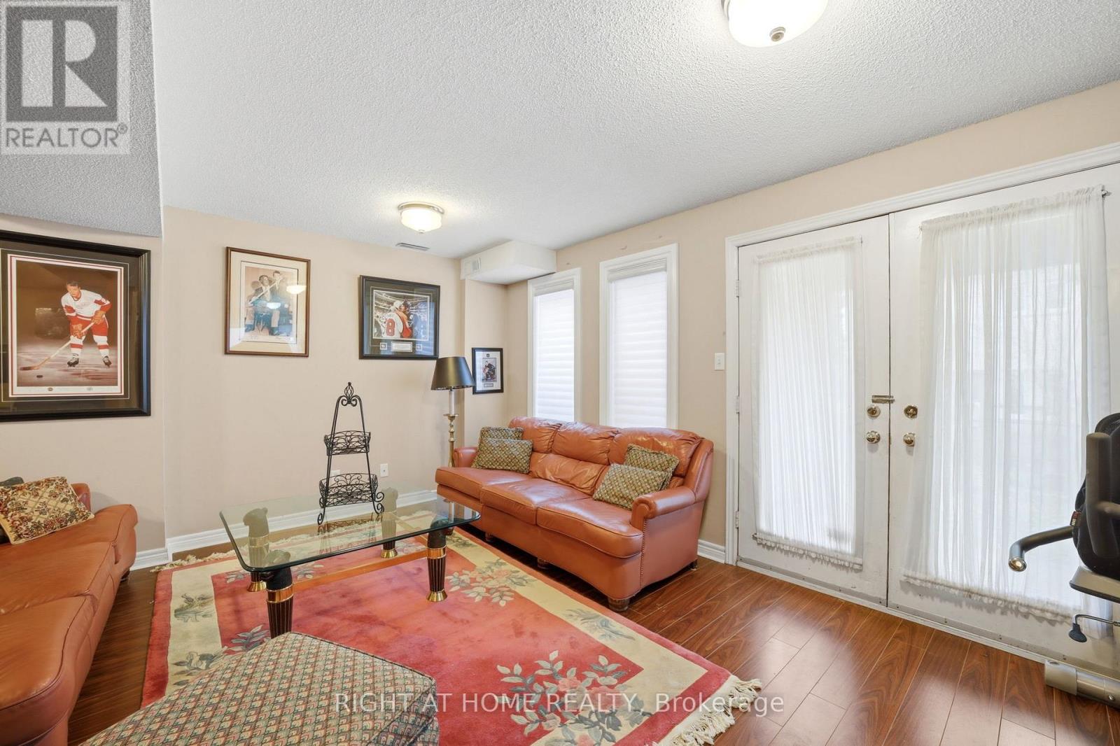 2121 Pinevalley Crescent Property Photo 32