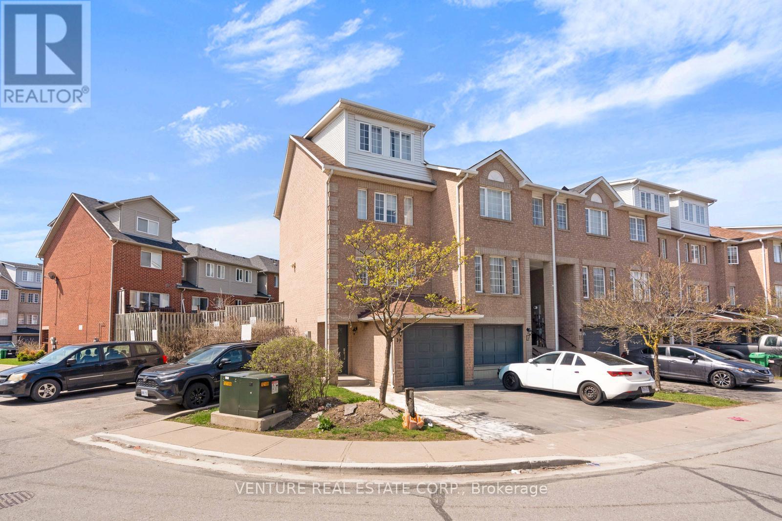 19 SPADINA ROAD Property Photo 1