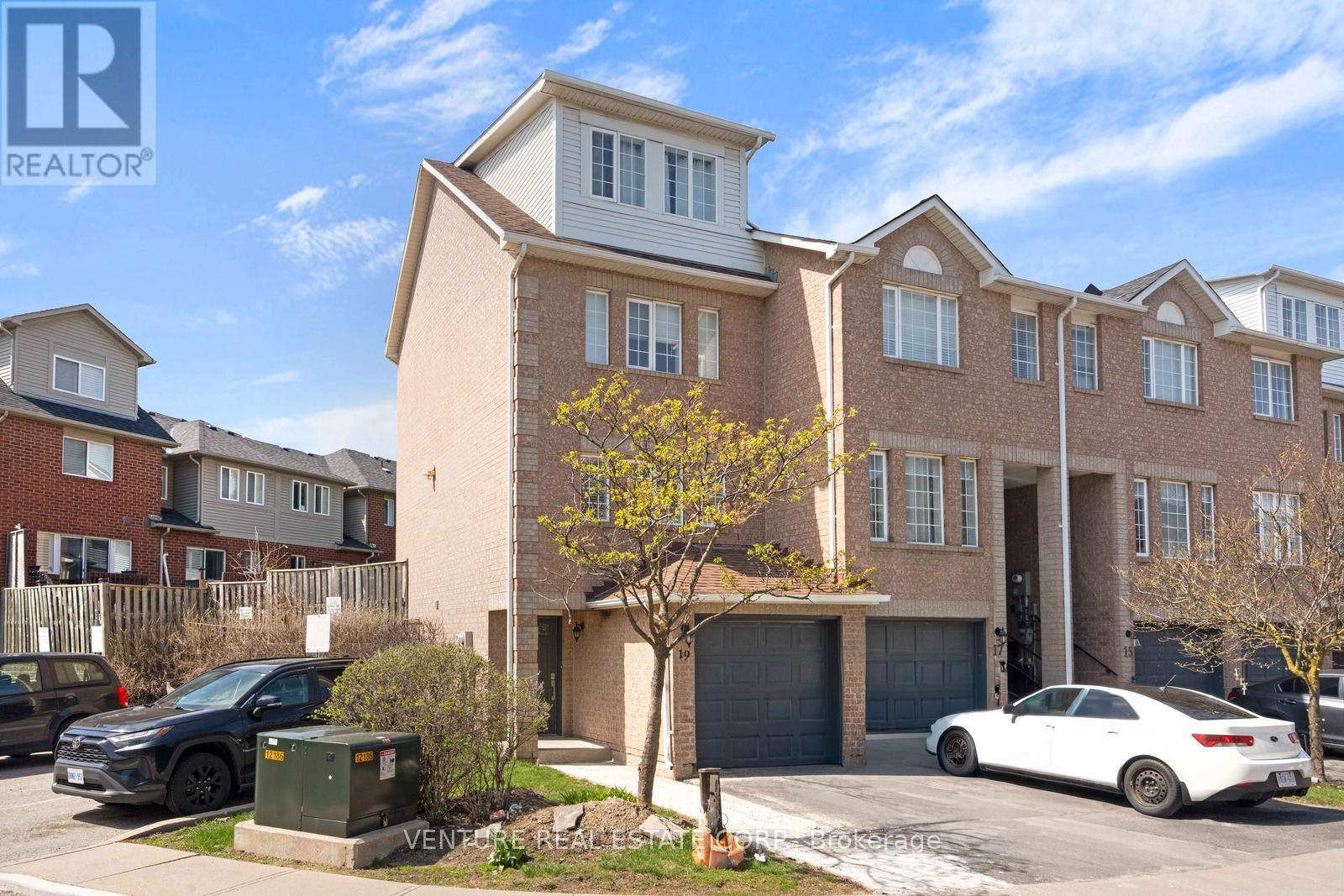 19 Spadina Road Property Photo 2