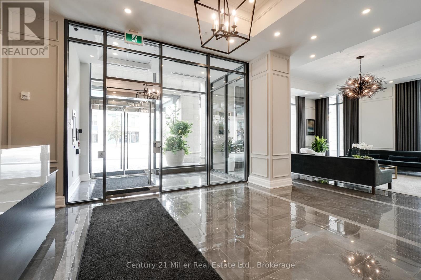 802 - 2060 Lakeshore Road Property Photo 4