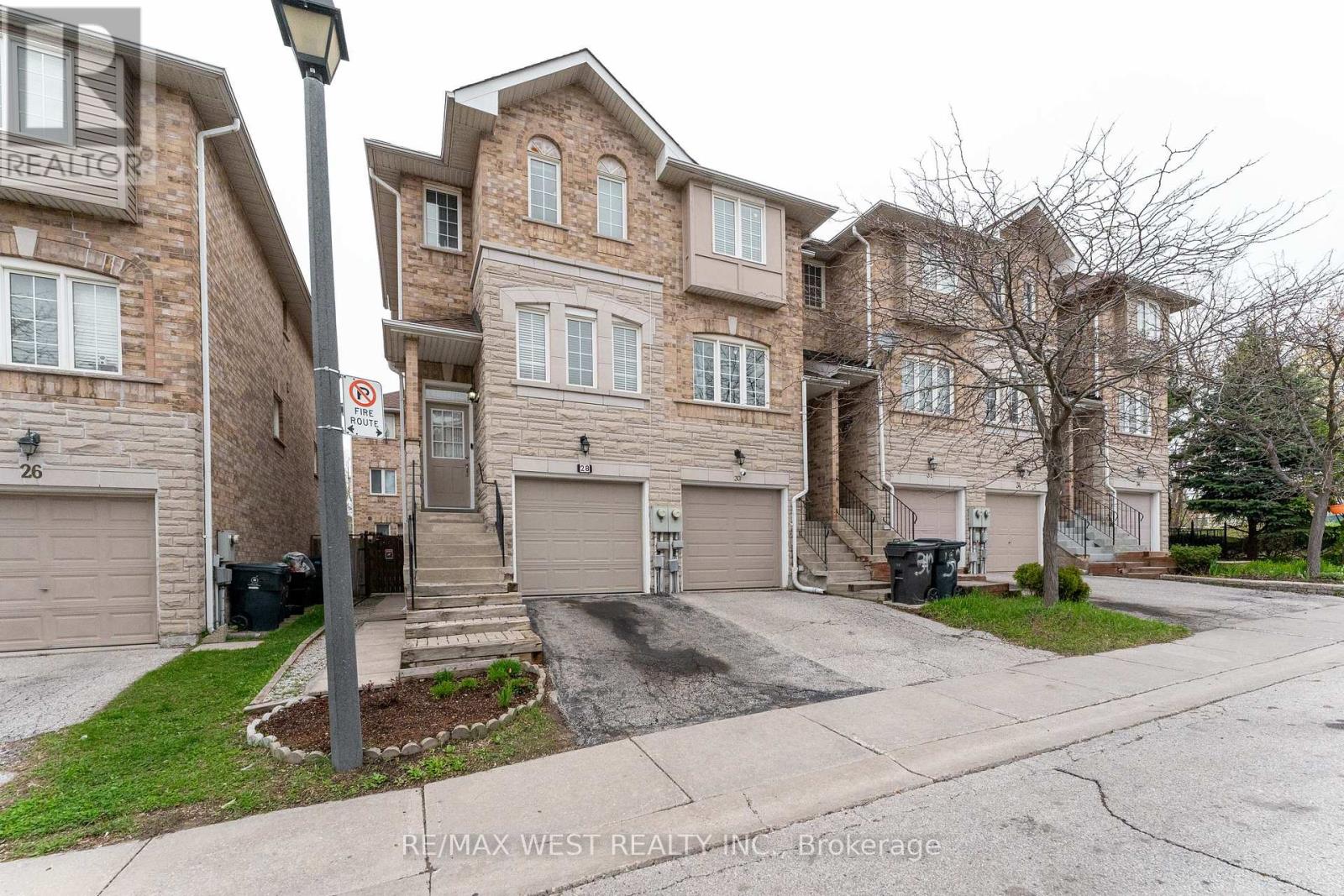 28 Shining Star Crescent Property Photo 3