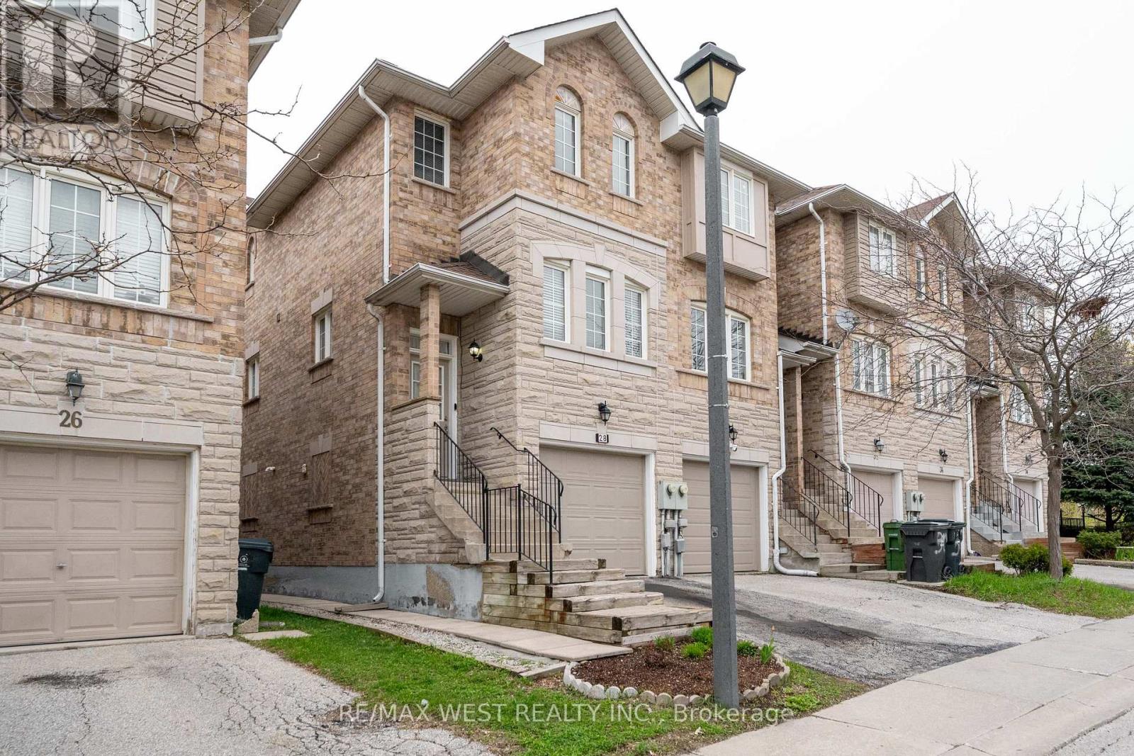 28 Shining Star Crescent Property Photo 4