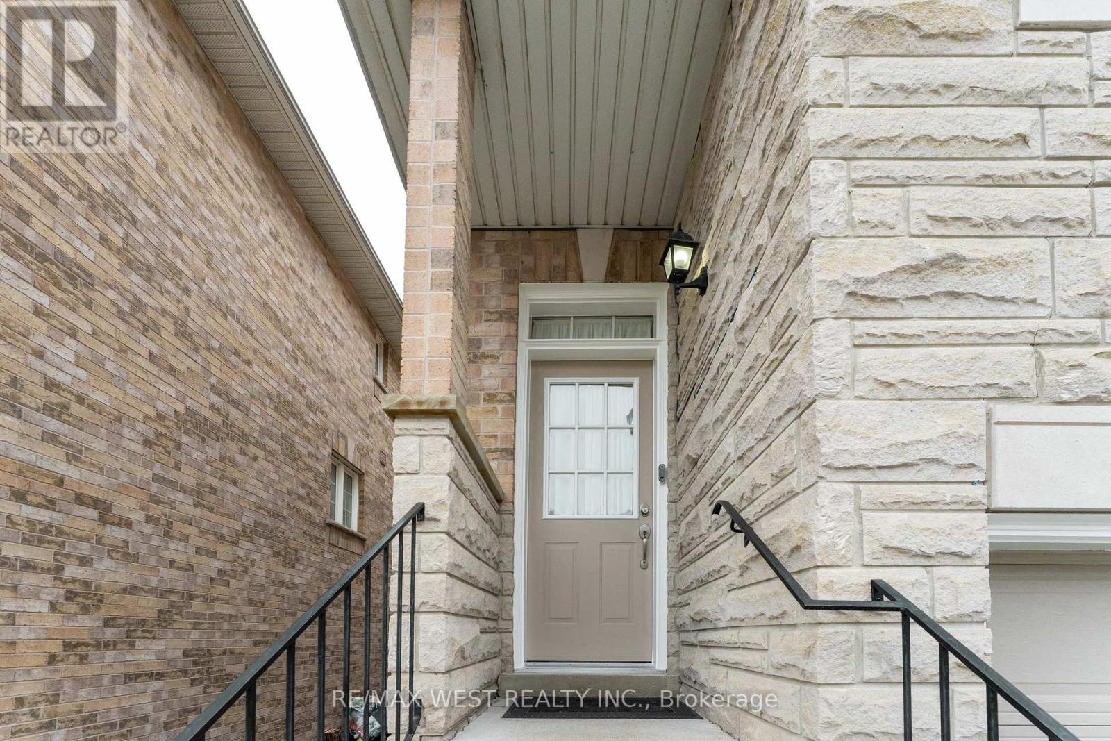 28 Shining Star Crescent Property Photo 6