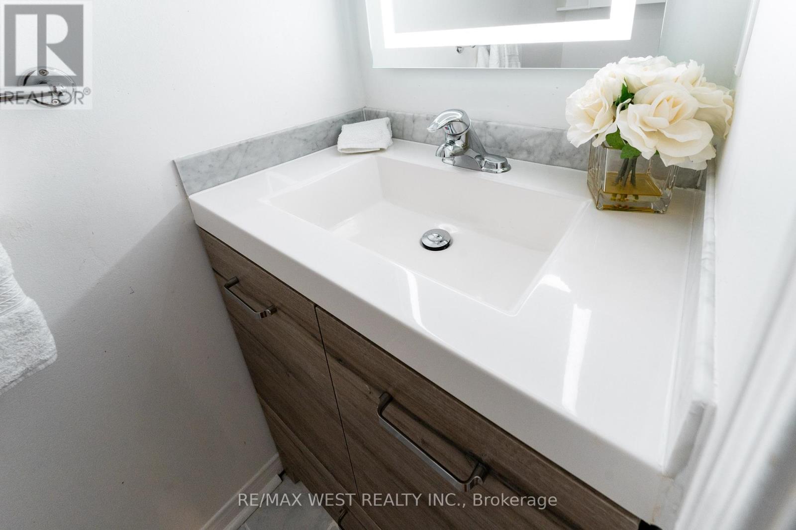 28 Shining Star Crescent Property Photo 12