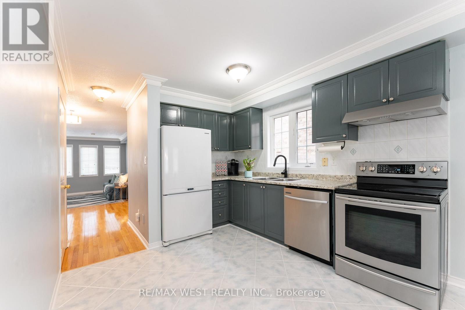 28 Shining Star Crescent Property Photo 15