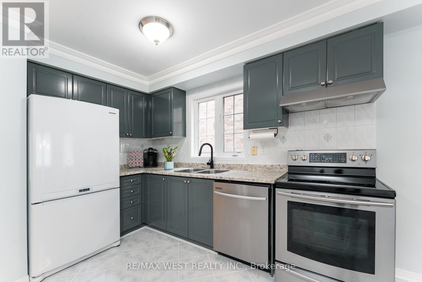 28 Shining Star Crescent Property Photo 16