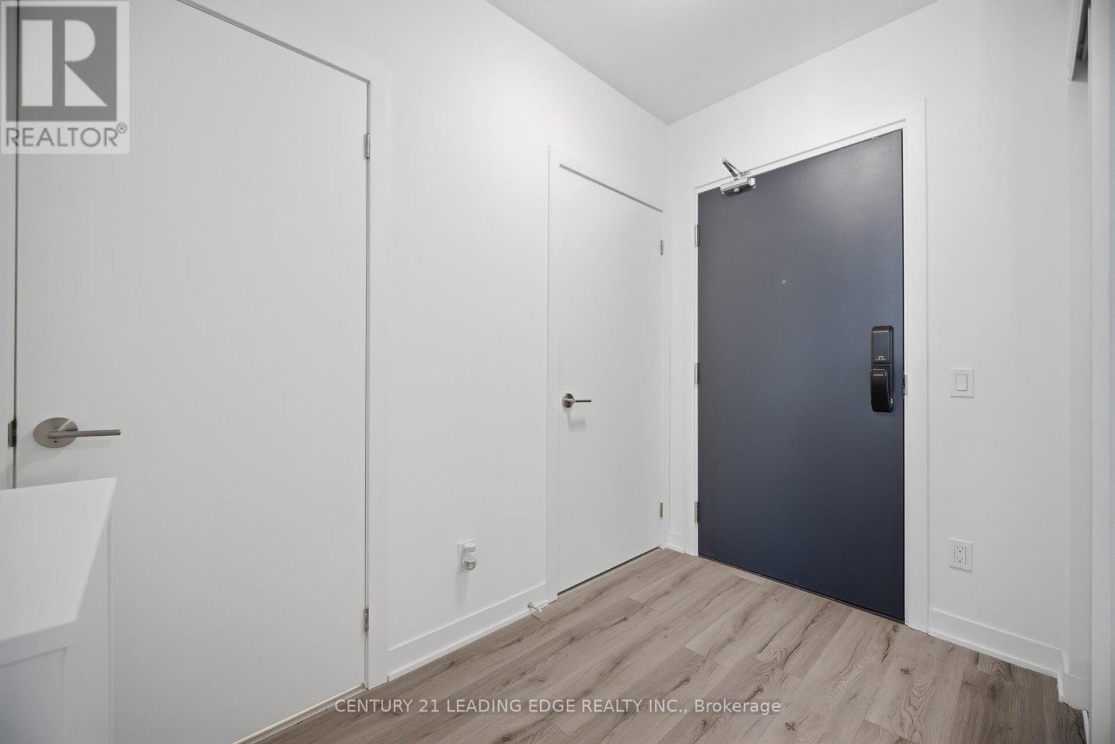 317 - 405 Dundas Street W Property Photo 5