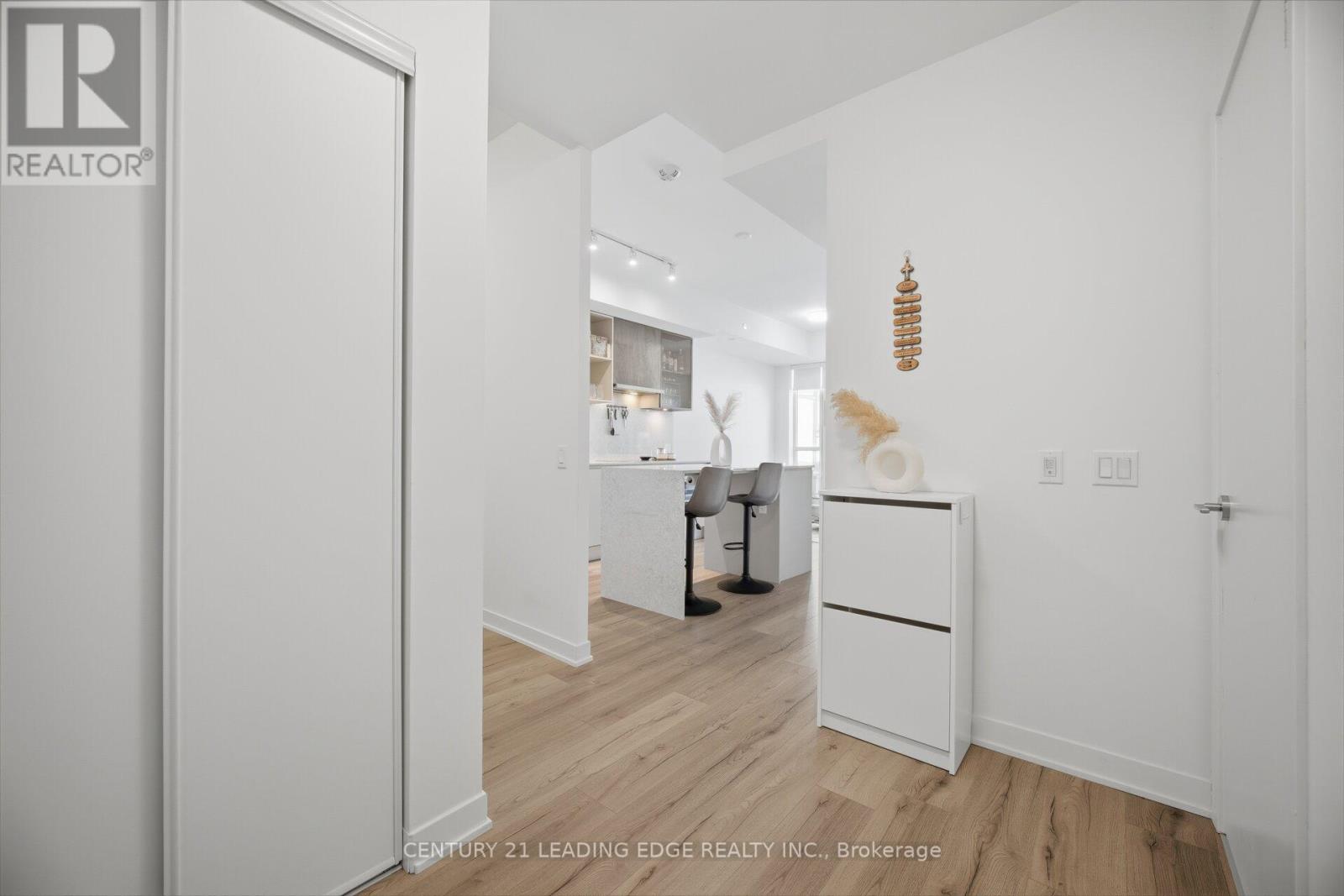 317 - 405 Dundas Street W Property Photo 6