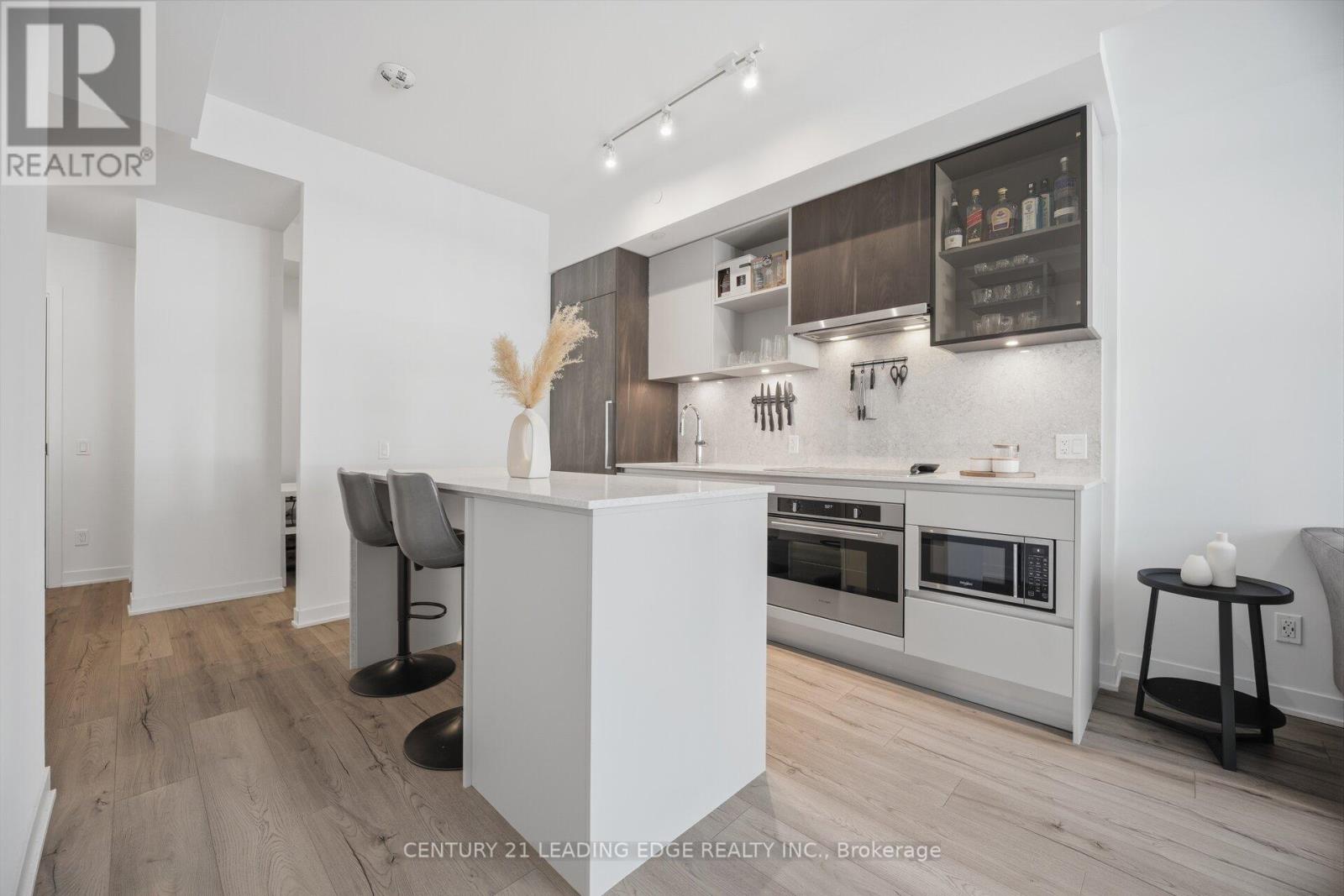 317 - 405 Dundas Street W Property Photo 7