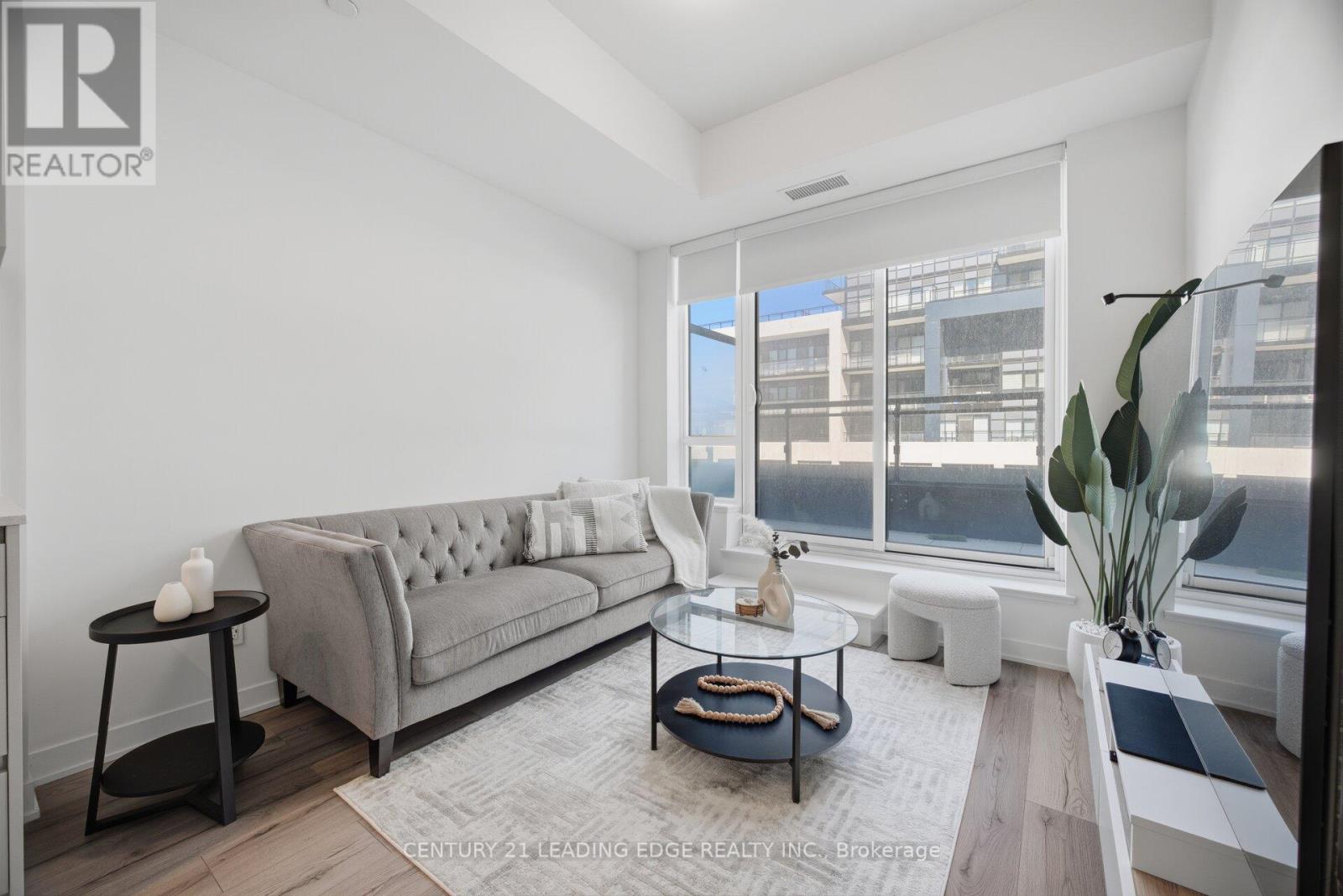 317 - 405 Dundas Street W Property Photo 14