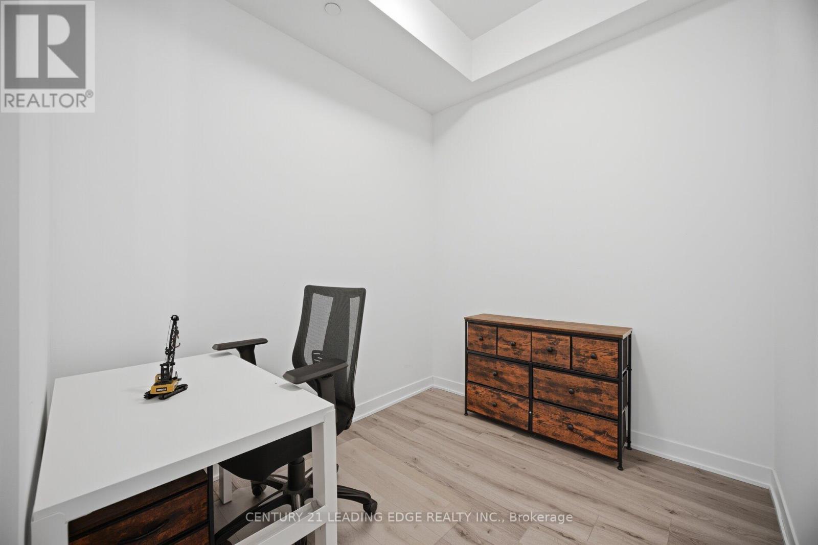 317 - 405 Dundas Street W Property Photo 22