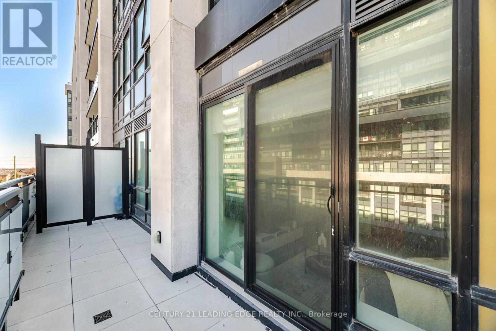 317 - 405 Dundas Street W Property Photo 23