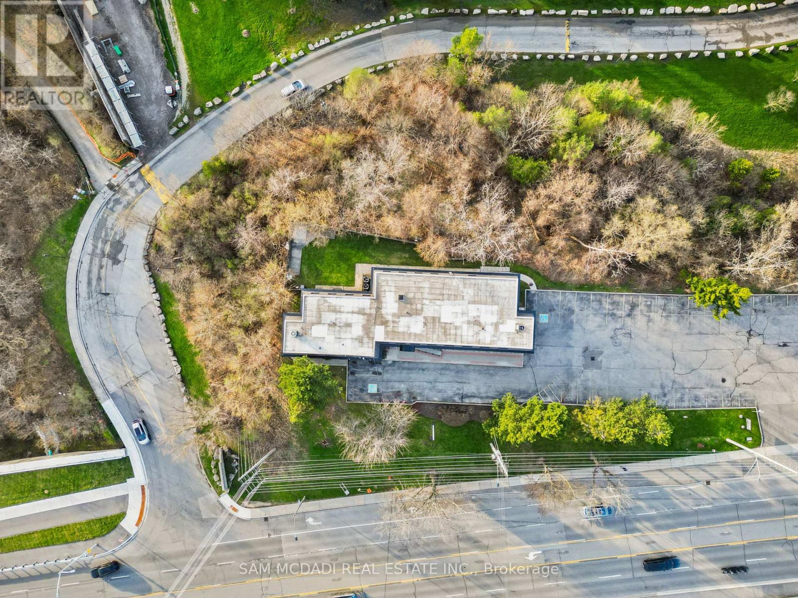 1645 Dundas Street W Property Photo 2