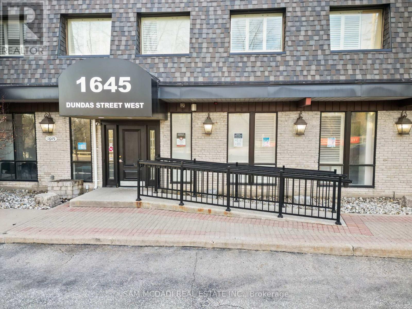 1645 Dundas Street W Property Photo 6