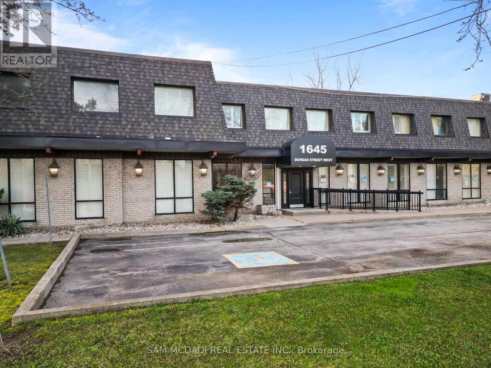 1645 Dundas Street W Property Photo 7
