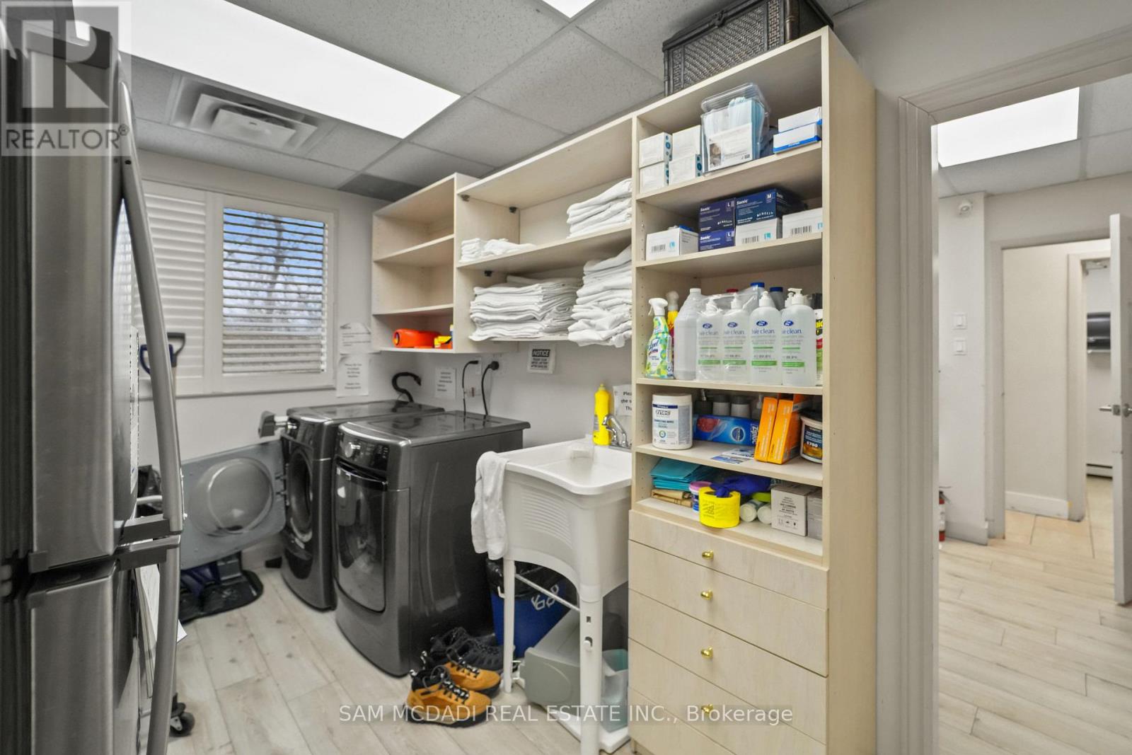 1645 Dundas Street W Property Photo 16