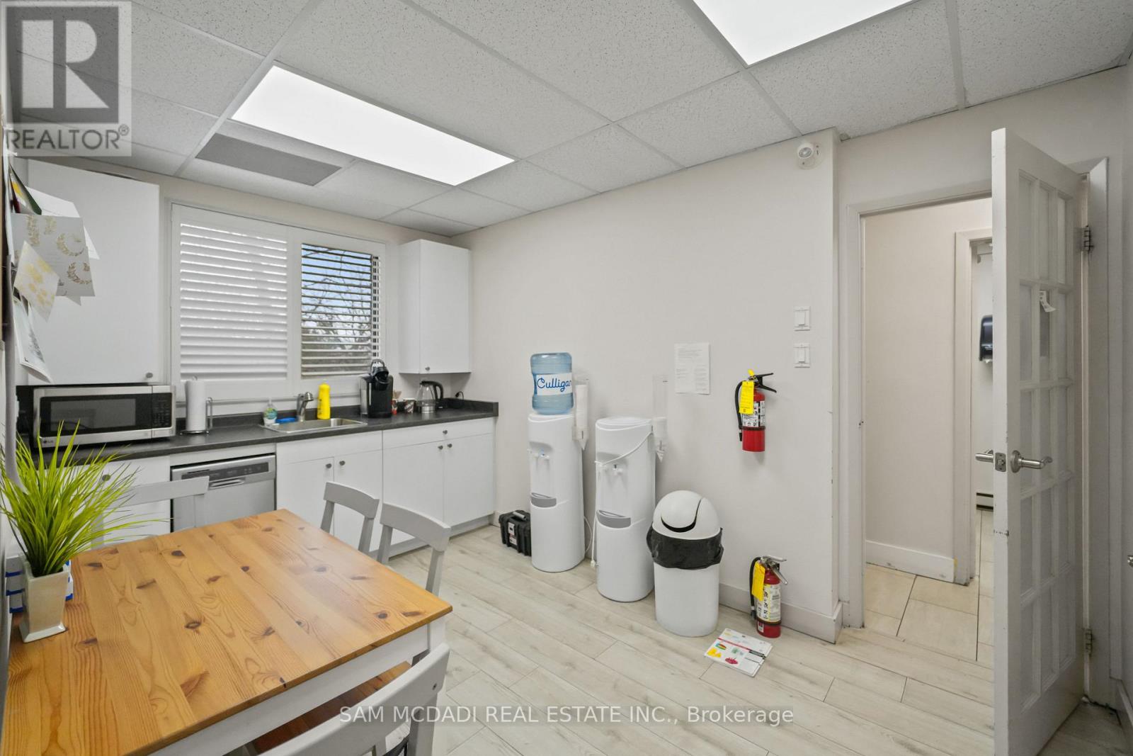 1645 Dundas Street W Property Photo 17