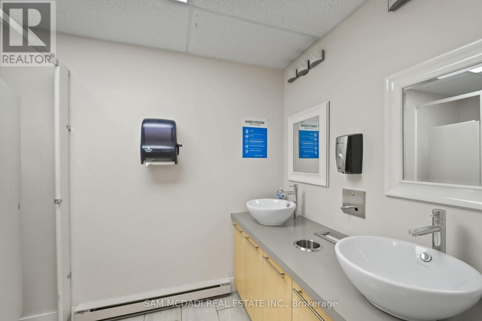 1645 Dundas Street W Property Photo 19