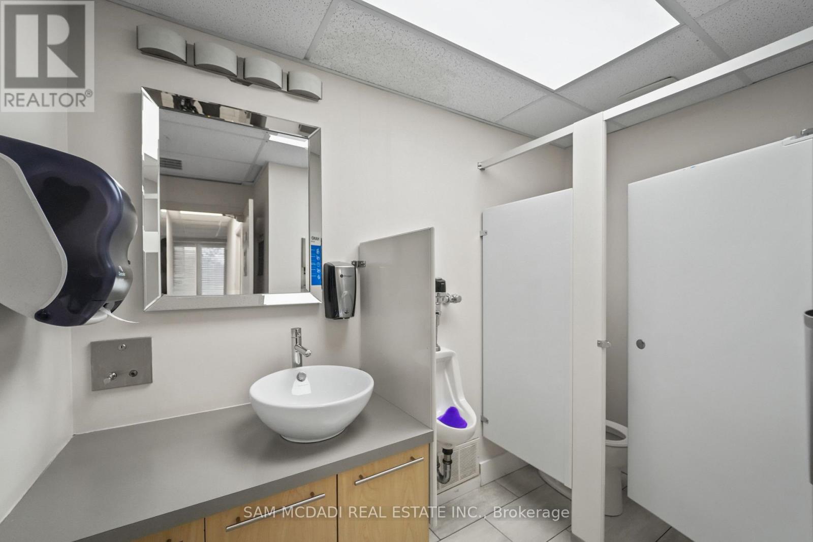 1645 Dundas Street W Property Photo 20