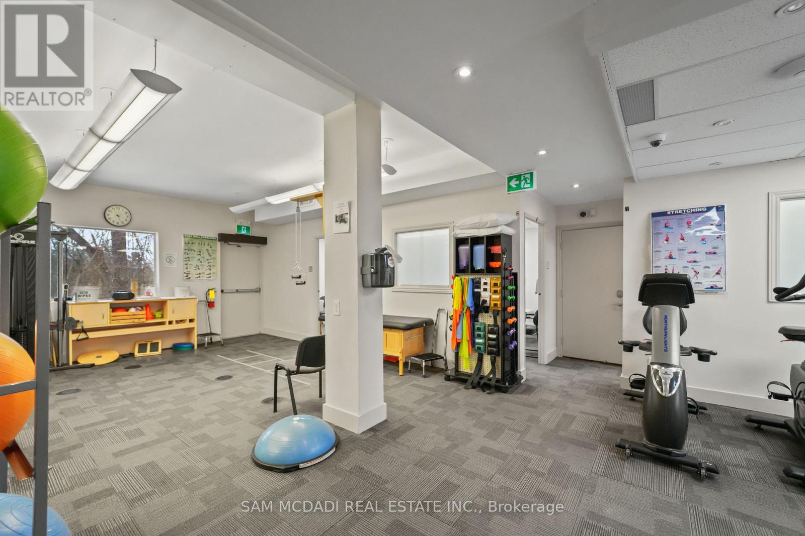 1645 Dundas Street W Property Photo 25