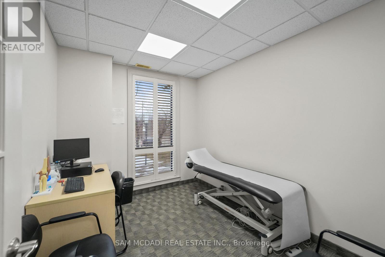 1645 Dundas Street W Property Photo 35
