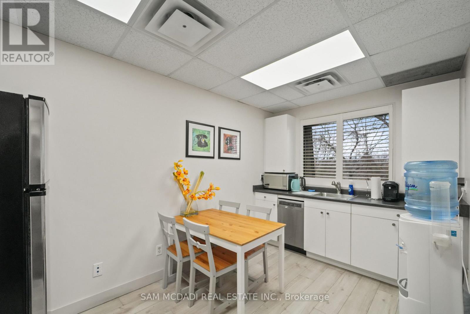 1645 Dundas Street W Property Photo 39