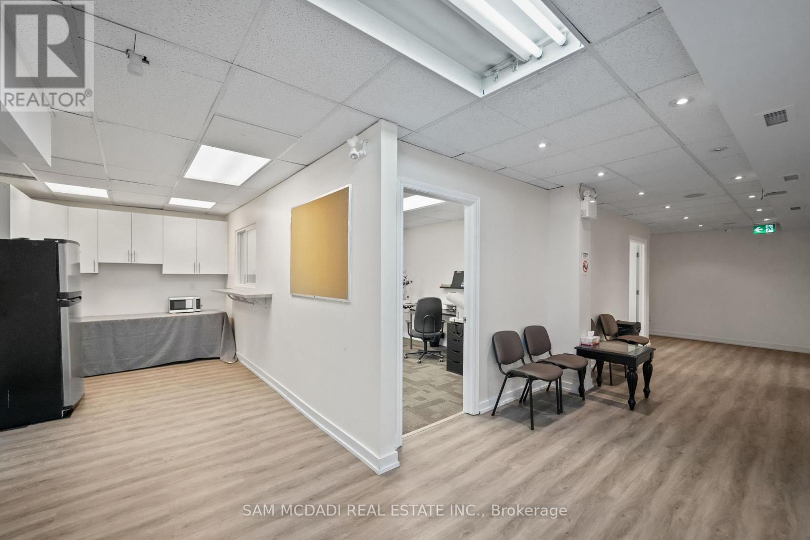 1645 Dundas Street W Property Photo 44