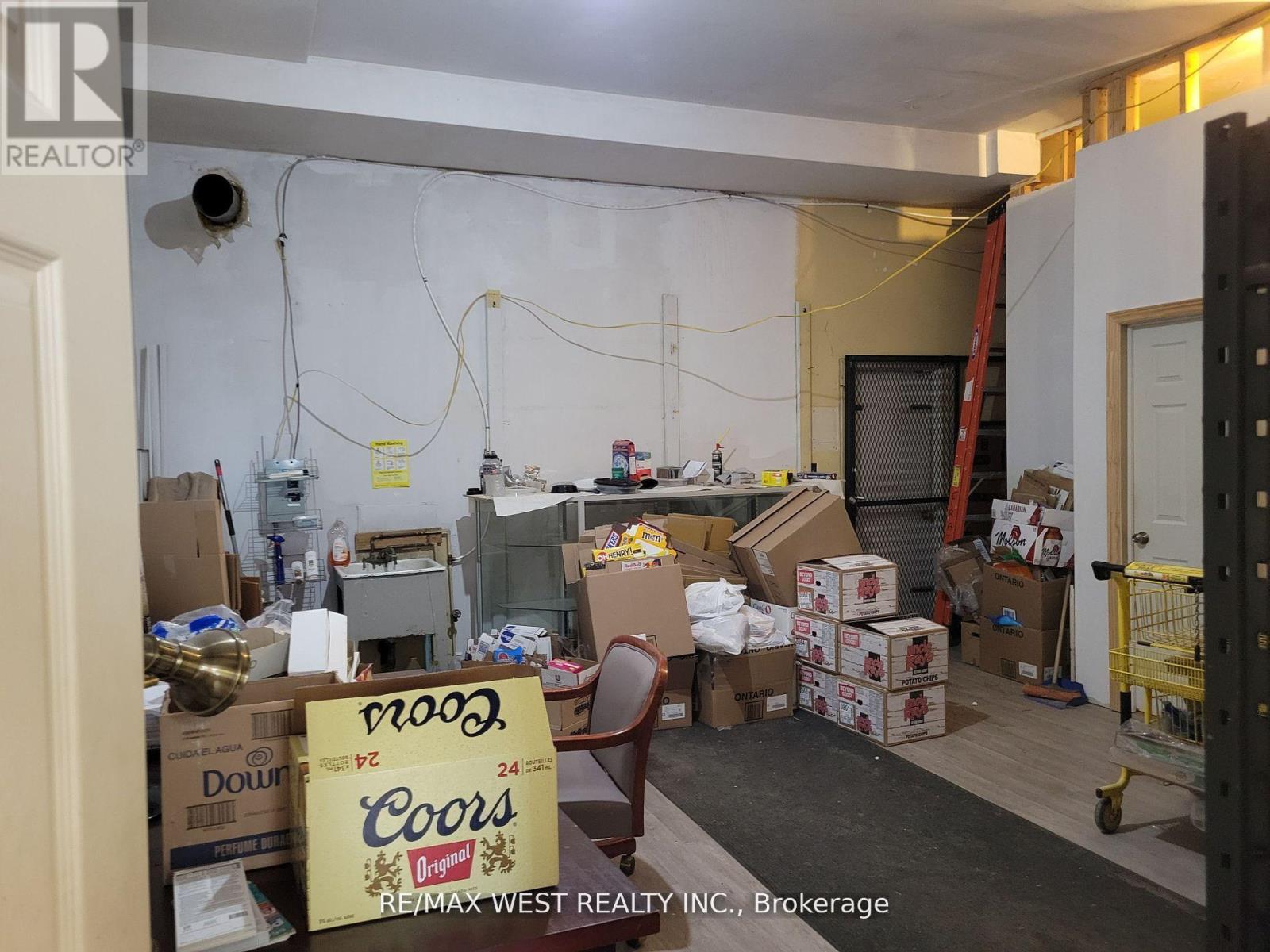 1990 Eglinton Avenue W Property Photo 10
