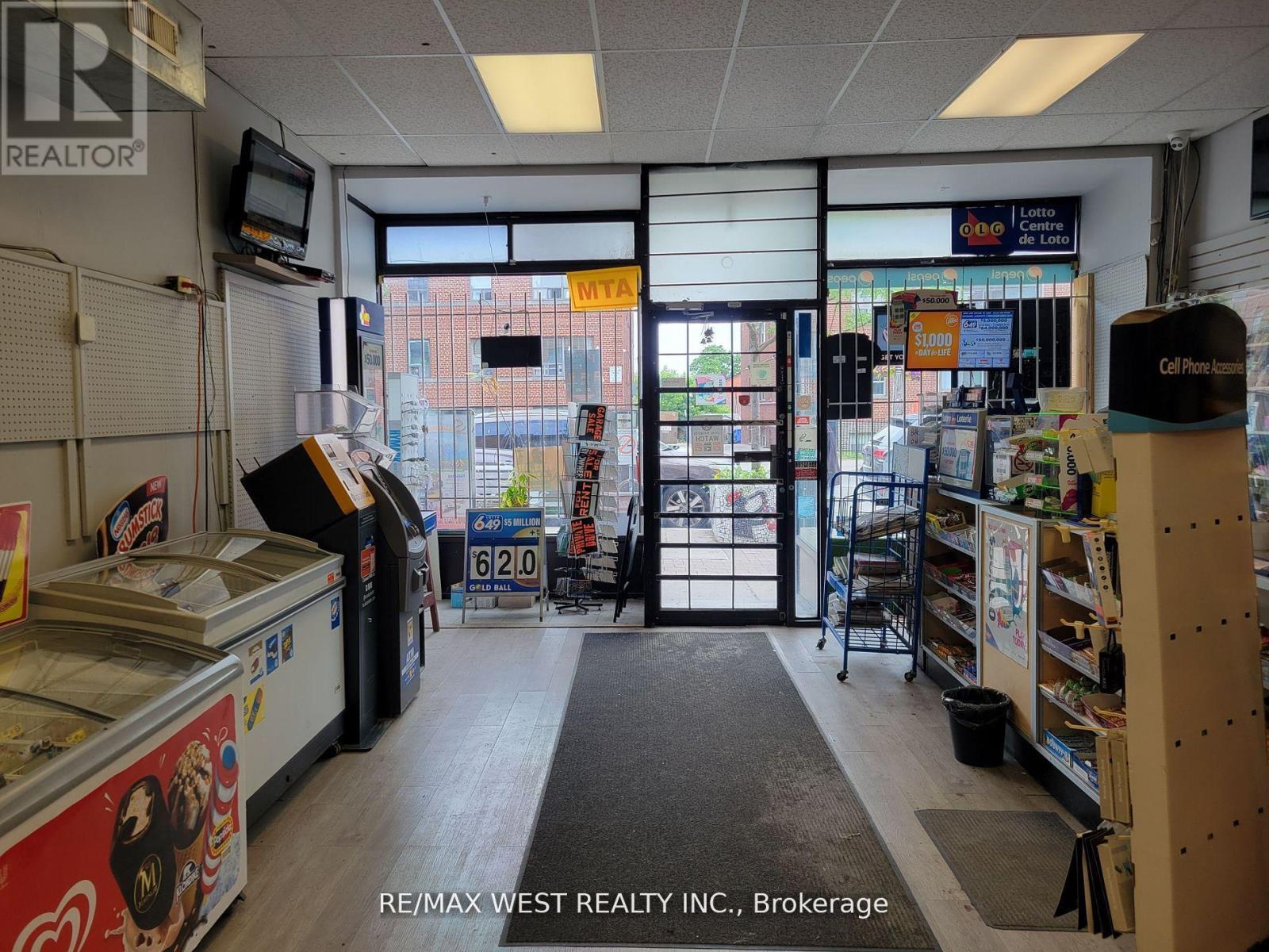 1990 Eglinton Avenue W Property Photo 15