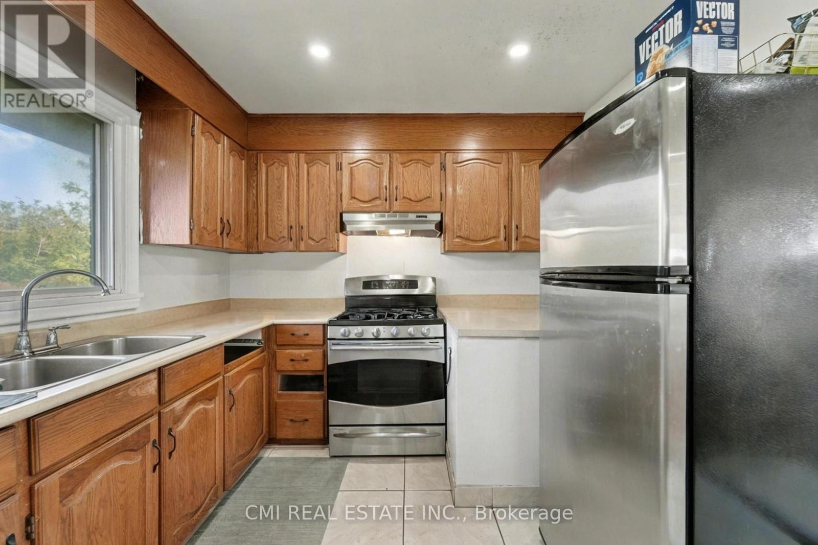 2610 Islington Avenue Property Photo 8