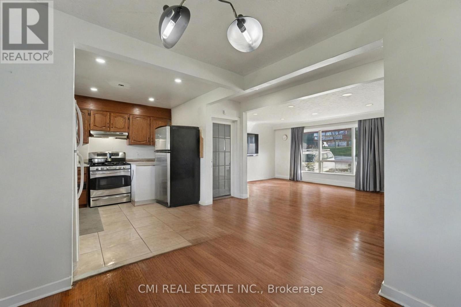 2610 Islington Avenue Property Photo 9