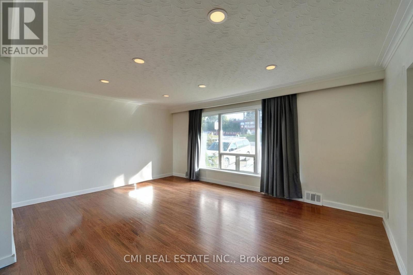 2610 Islington Avenue Property Photo 12