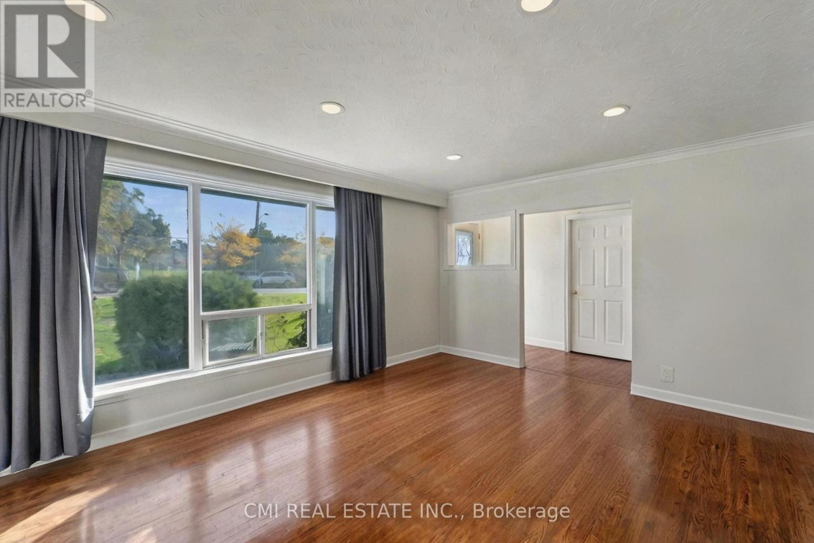 2610 Islington Avenue Property Photo 13