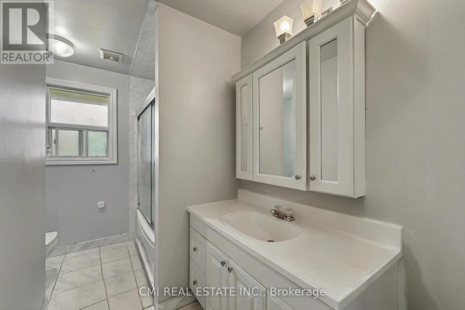 2610 Islington Avenue Property Photo 15