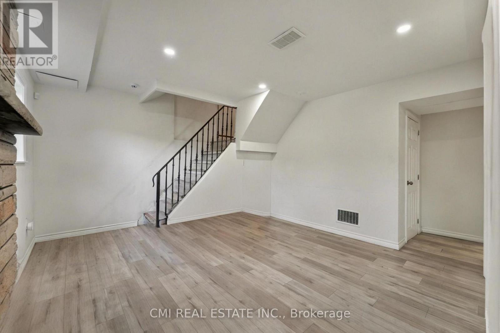 2610 Islington Avenue Property Photo 25