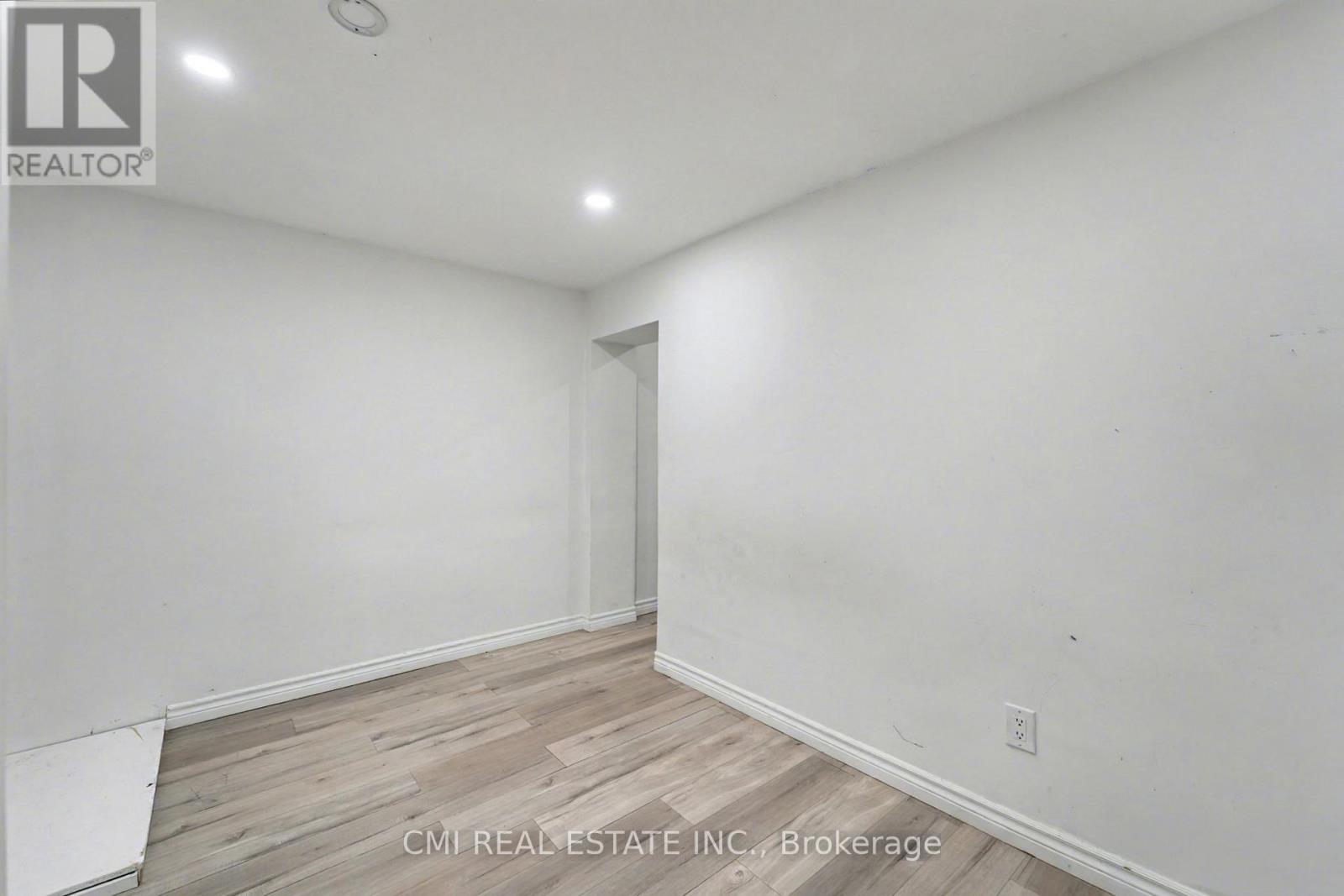 2610 Islington Avenue Property Photo 26