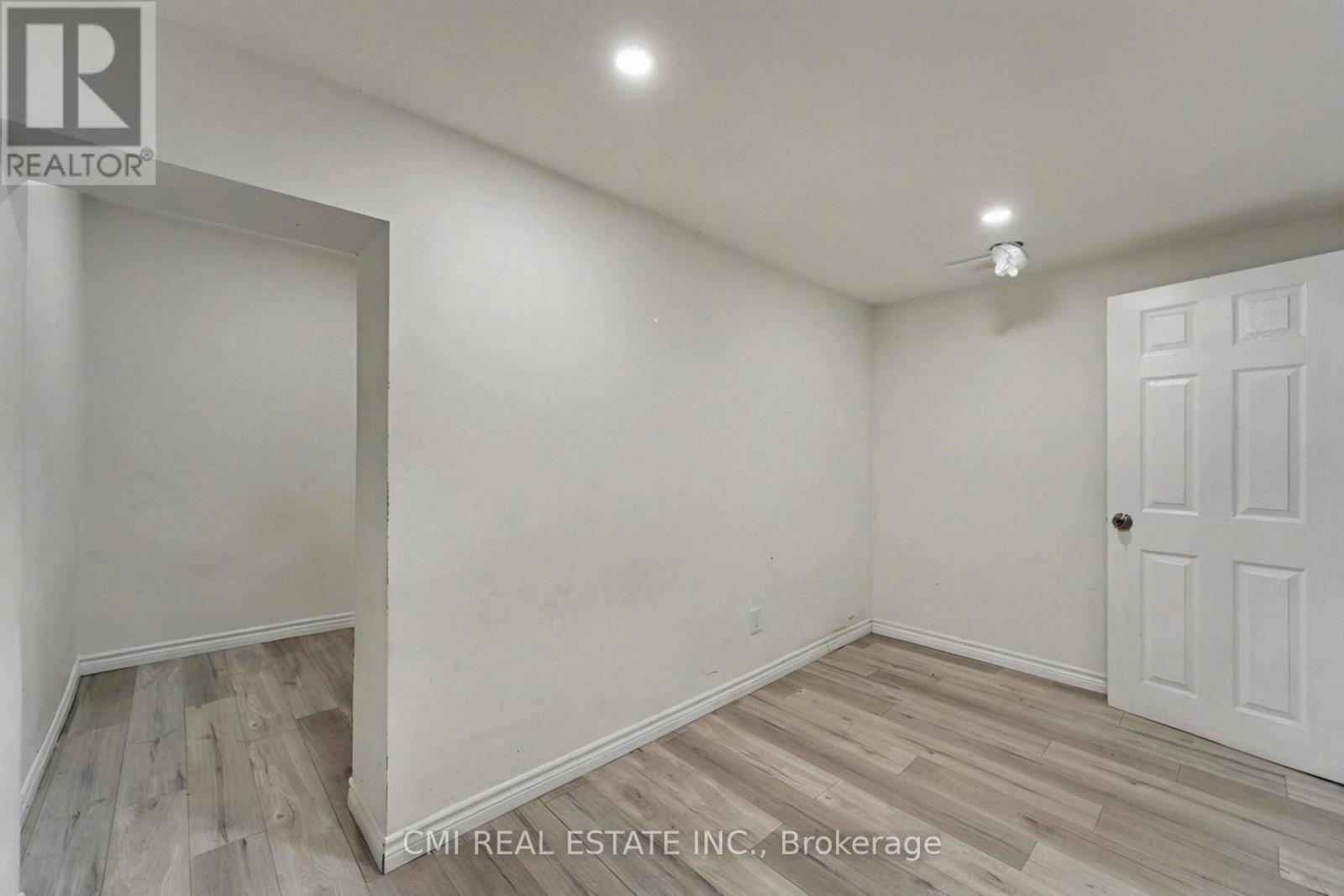 2610 Islington Avenue Property Photo 27