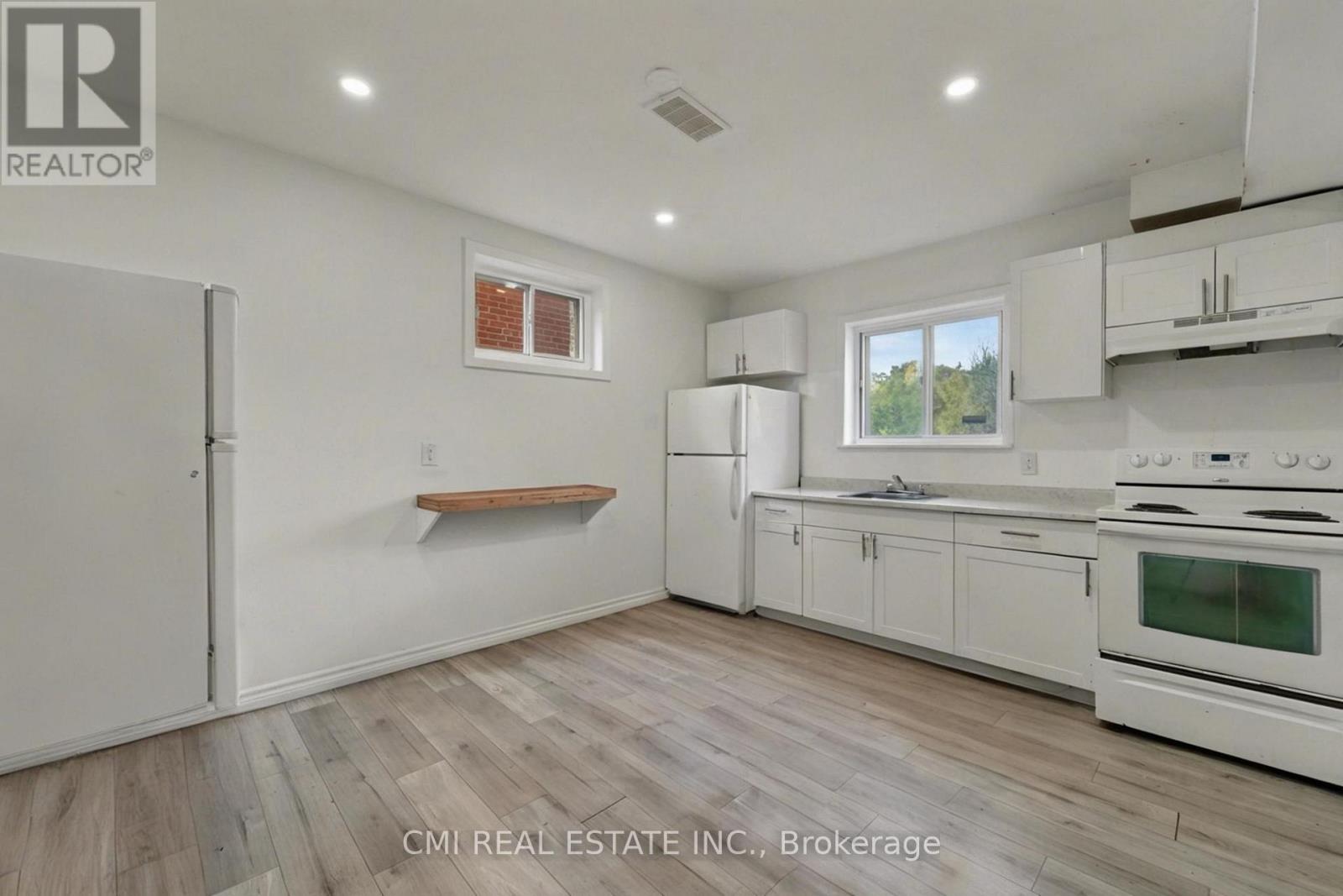 2610 Islington Avenue Property Photo 31