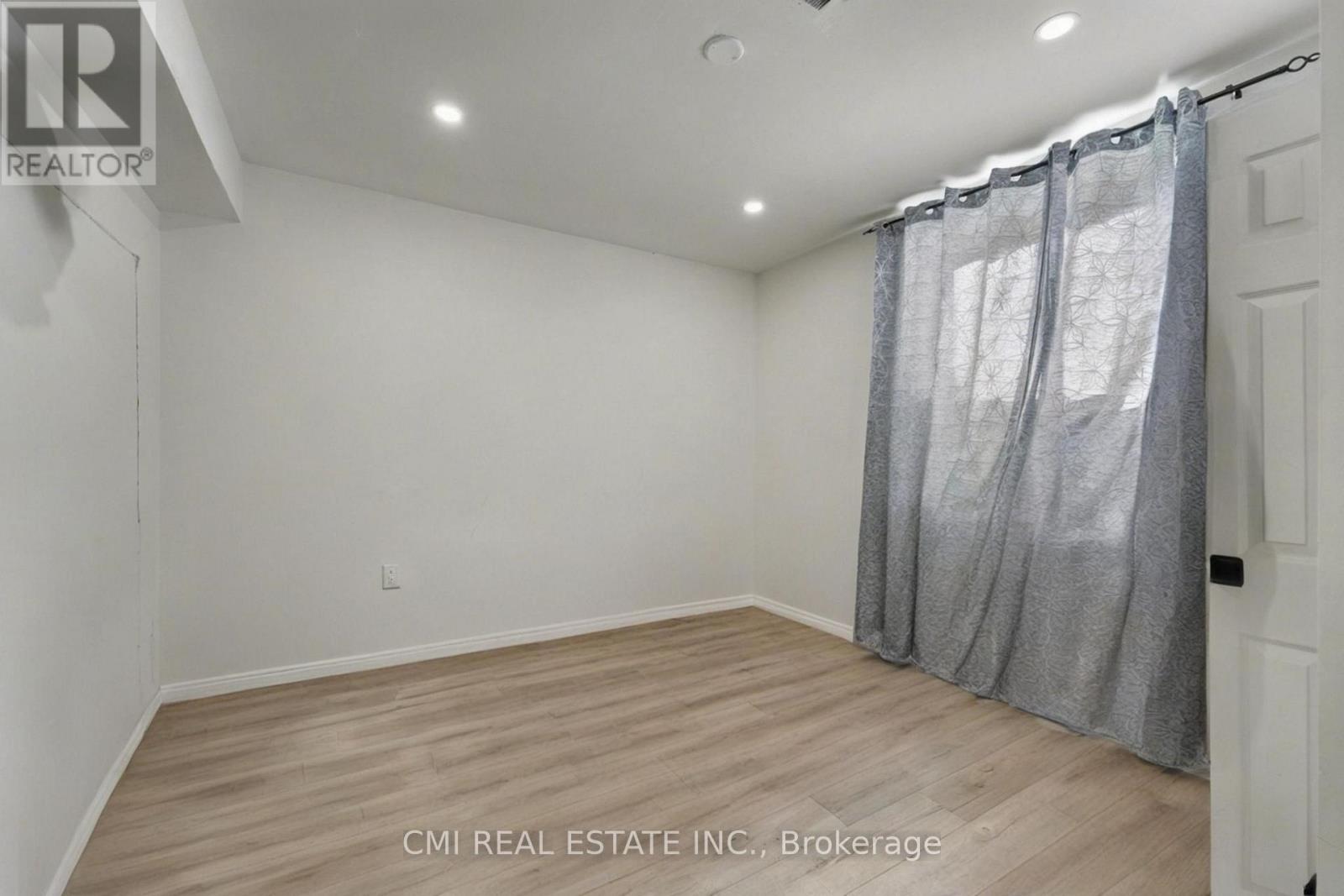 2610 Islington Avenue Property Photo 33