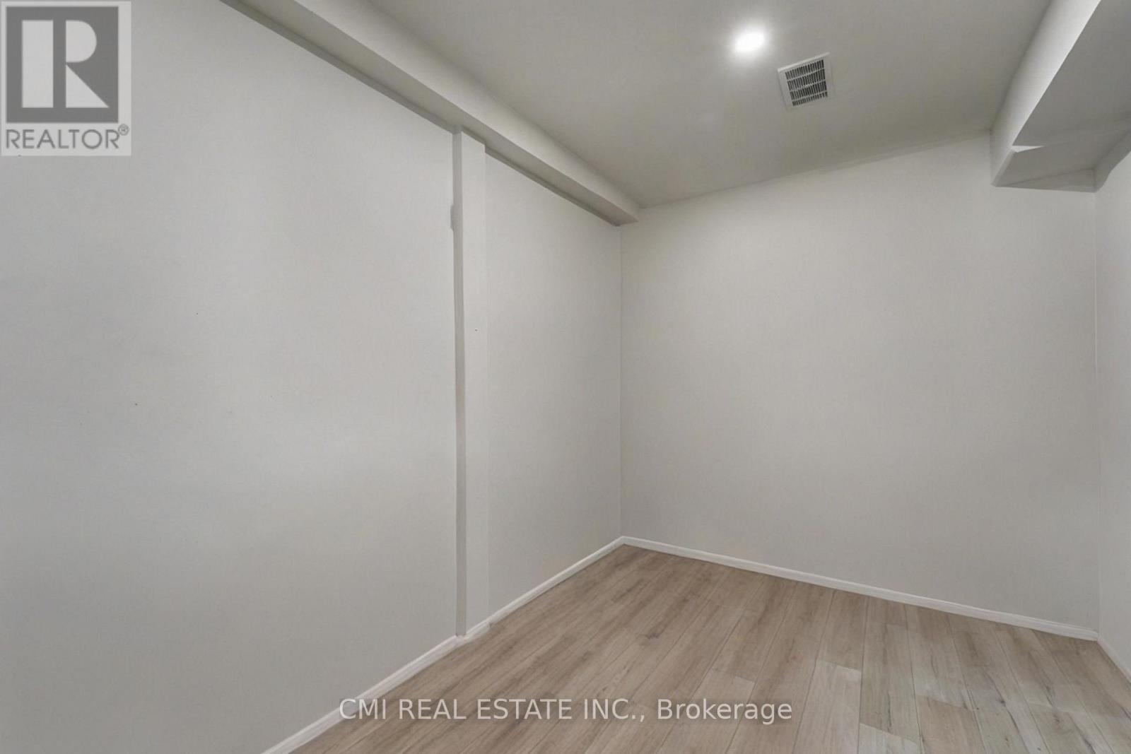 2610 Islington Avenue Property Photo 35