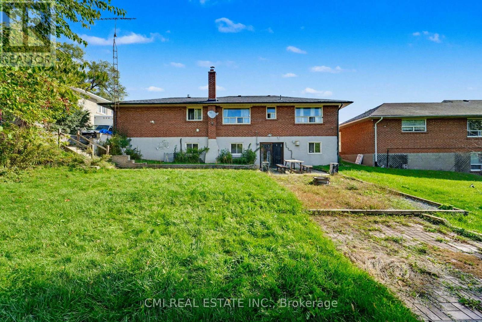 2610 Islington Avenue Property Photo 39