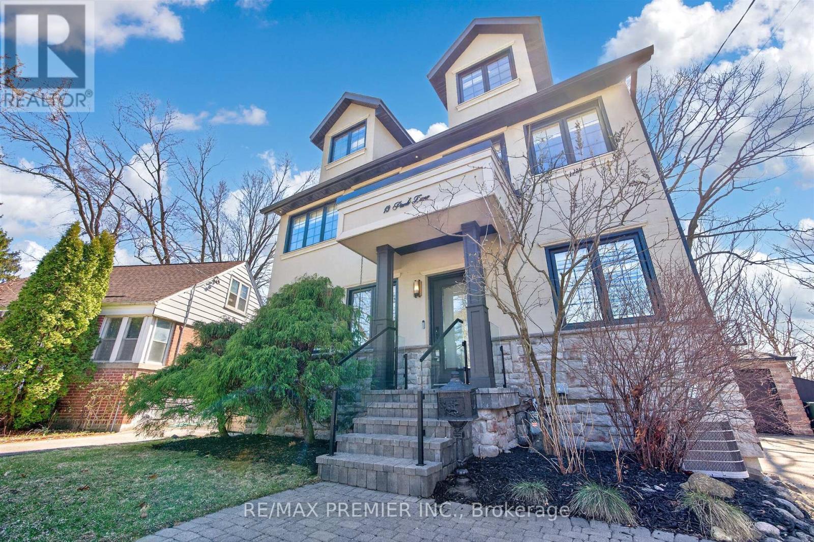 19 Park Lane Property Photo 2