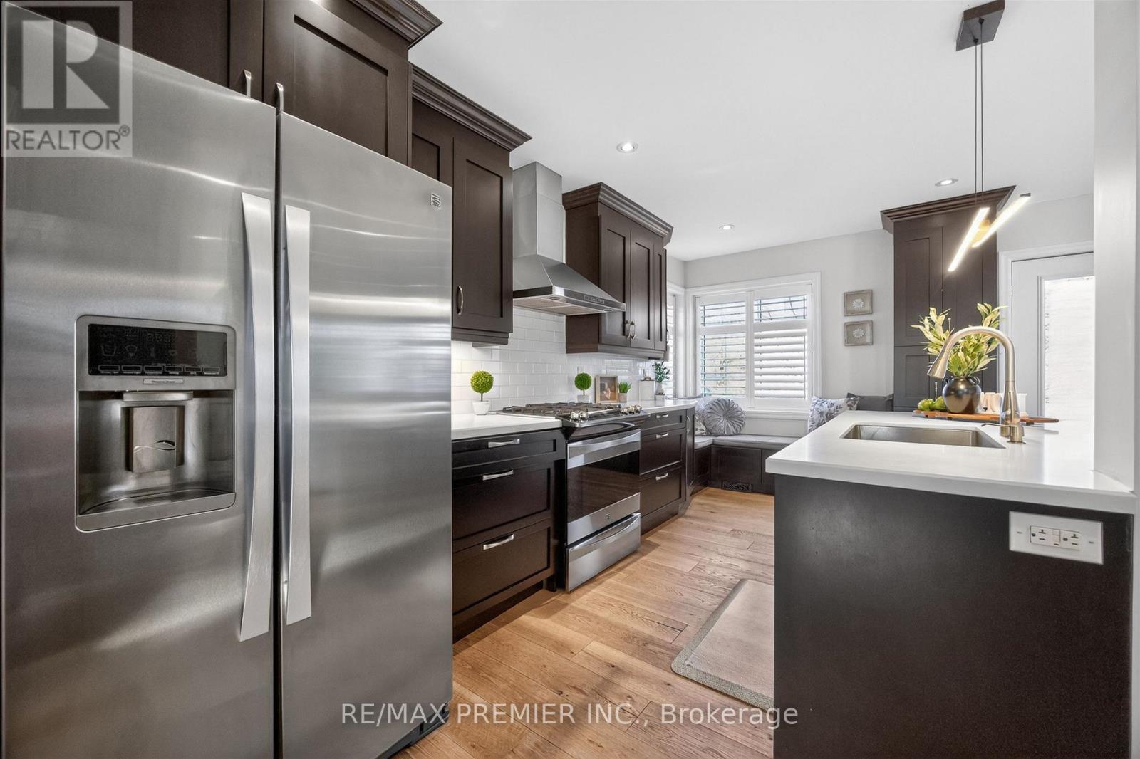 19 Park Lane Property Photo 7