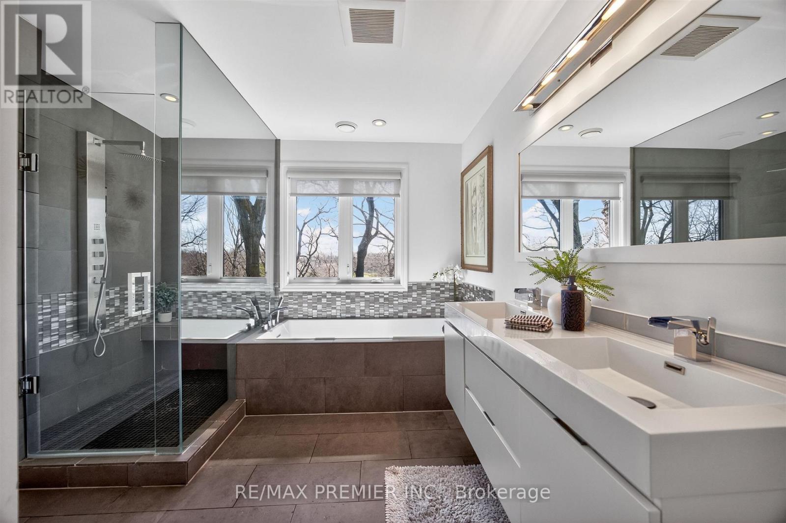 19 Park Lane Property Photo 18