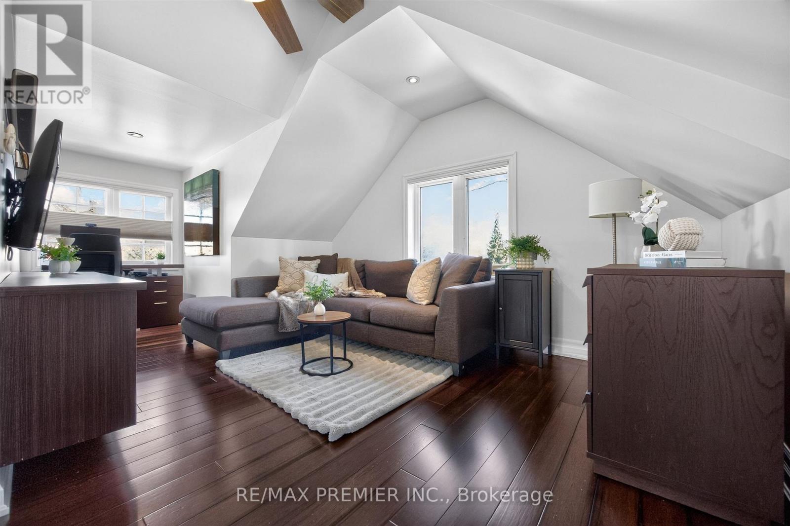 19 Park Lane Property Photo 25