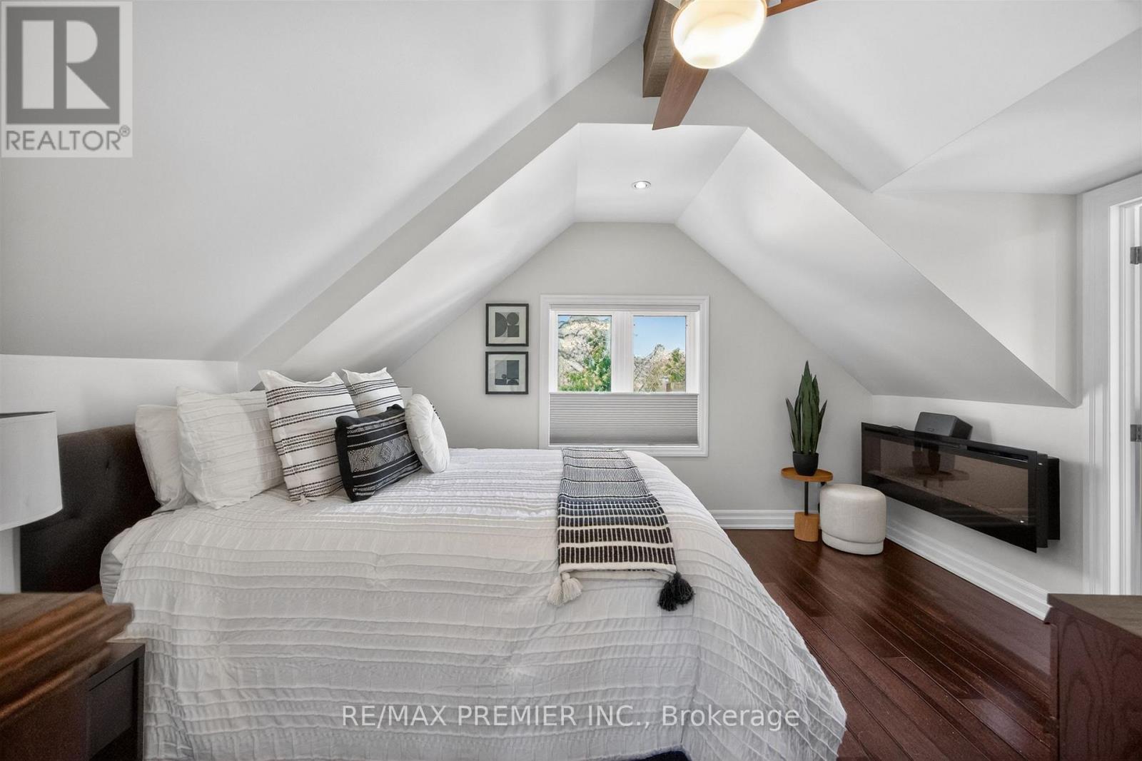 19 Park Lane Property Photo 27