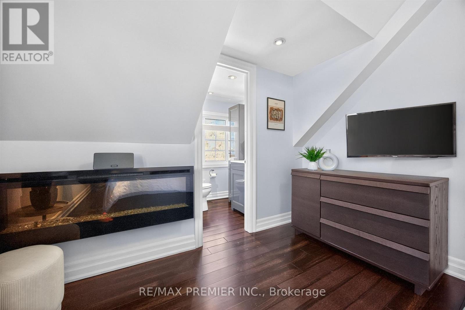 19 Park Lane Property Photo 28